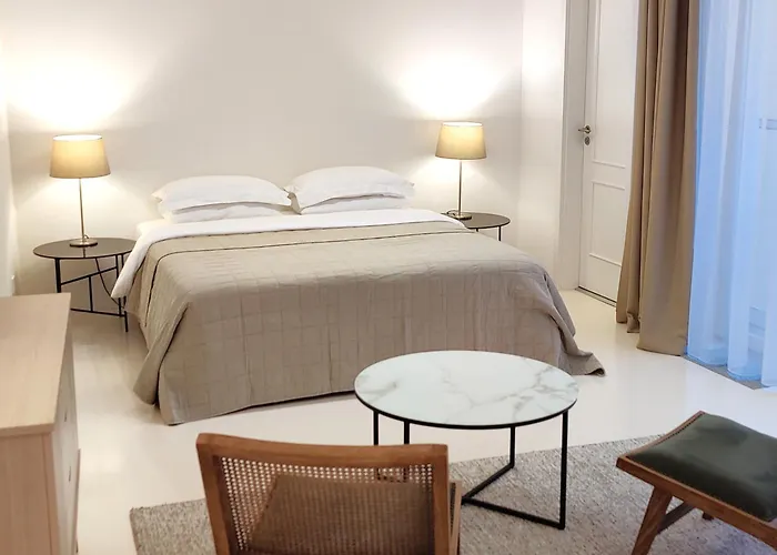 Central Studio With Private Courtyard