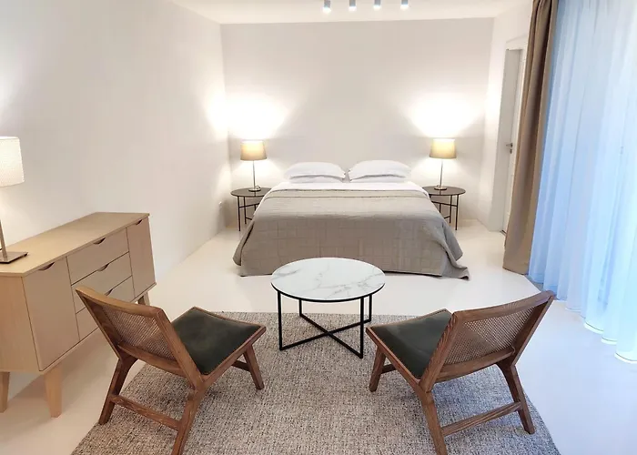 Central Studio With Private Courtyard