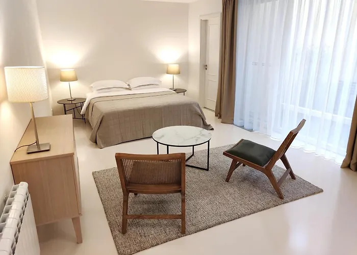 Central Studio With Private Courtyard
