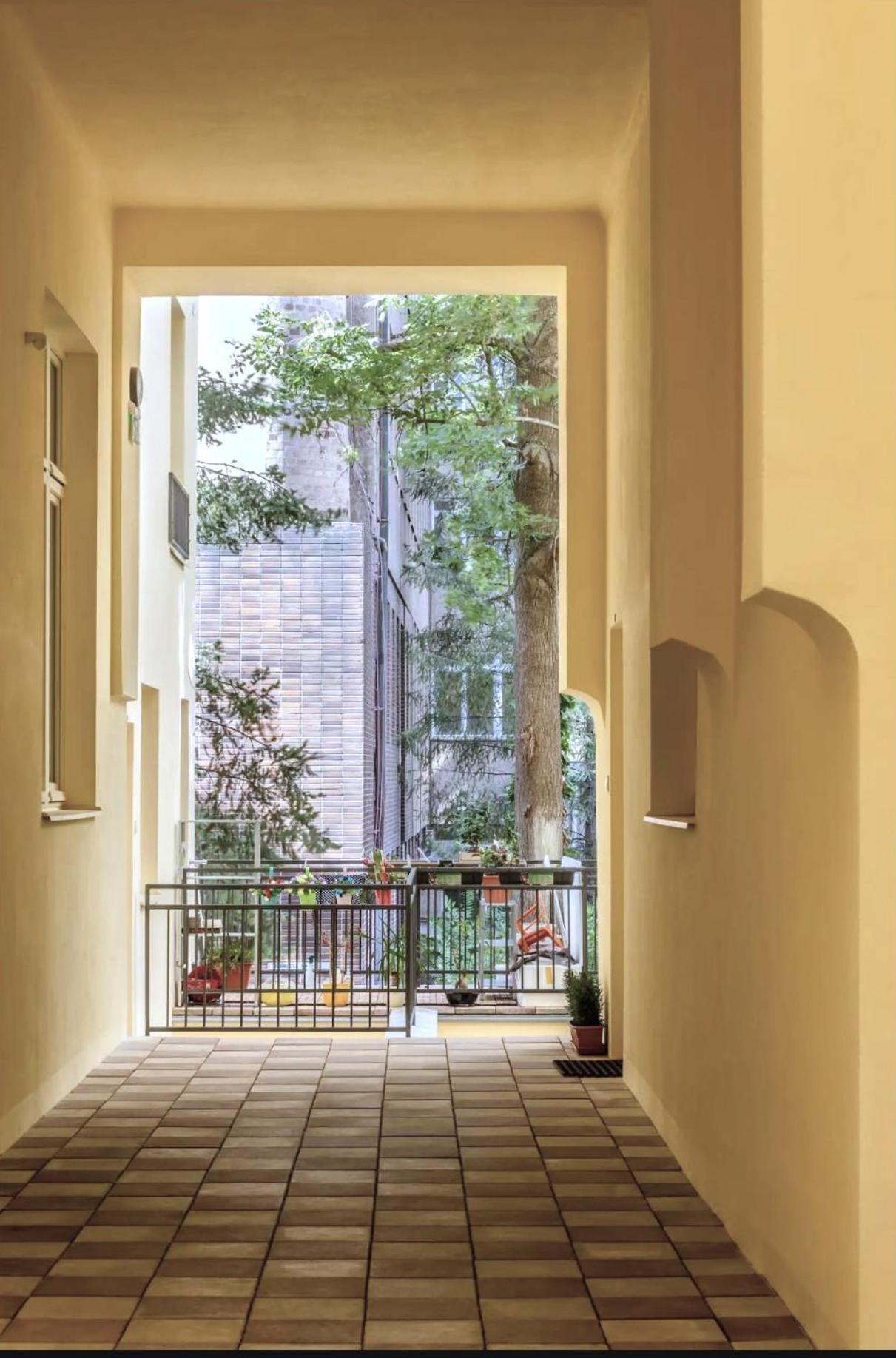 With Private Courtyard * Praag